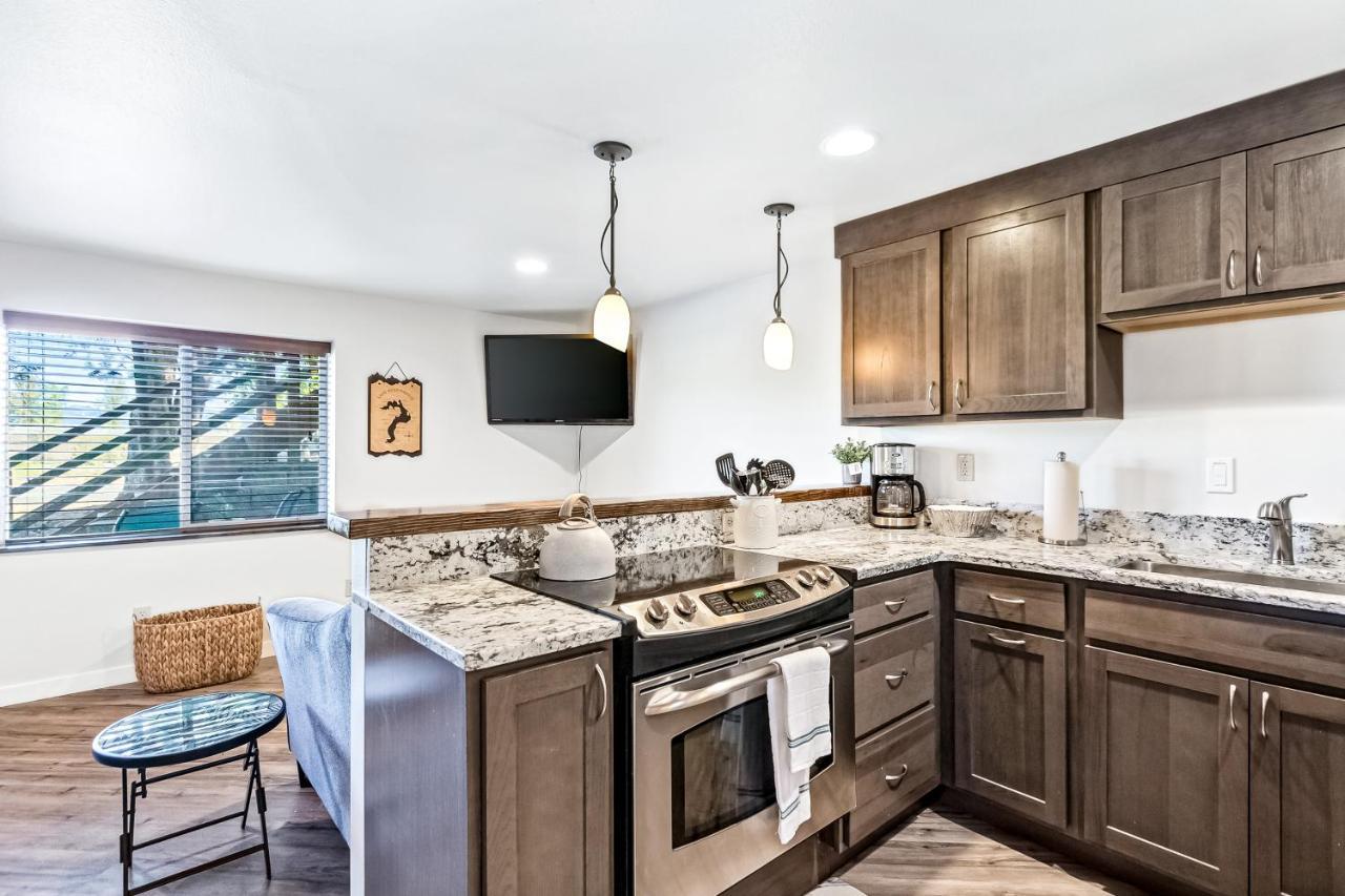 Driftwood Waterfront Gem Apartment Sandpoint Exterior photo